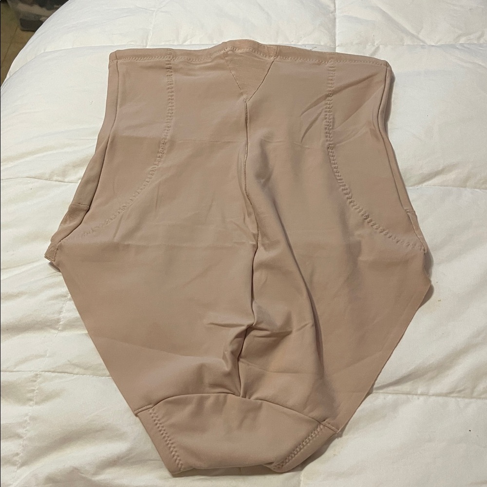 Underscore High-Waisted Shapewear Briefs in Nude - Picture 2 of 4